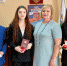 Сегодня глава района Елена Рязанова вручила золотые медали выпускникам - Парабельский район